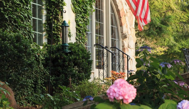 Chanticleer Inn Bed & Breakfast