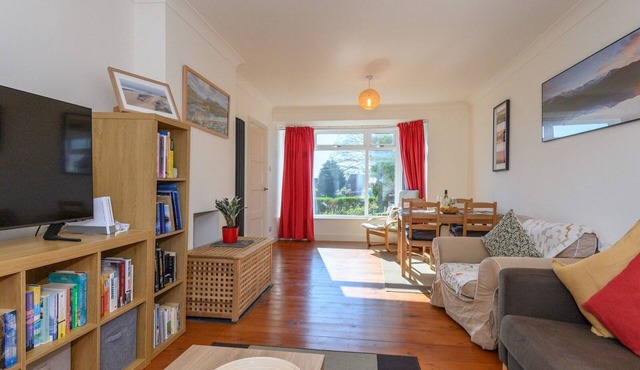 Chapel Allerton Family Bliss - Near Roundhay Park | Pass the Keys