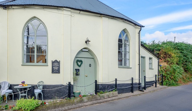 Chapel Cottage - a mkt - marketing that sleeps 4 guests in 2 bedrooms