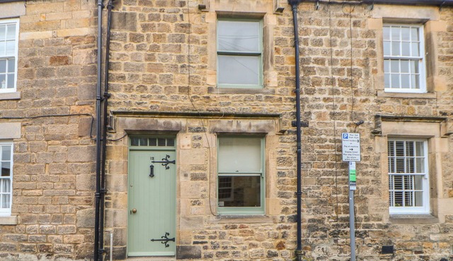 CHAPEL COTTAGE, character holiday cottage in Corbridge