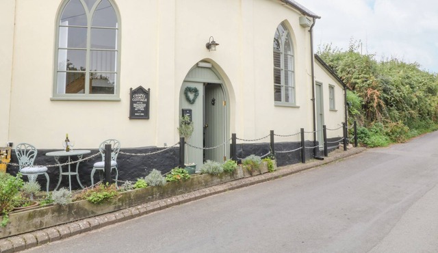 CHAPEL COTTAGE, pet friendly, character holiday cottage in Axminster