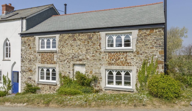 CHAPEL COTTAGE, pet friendly, with open fire in Welcombe