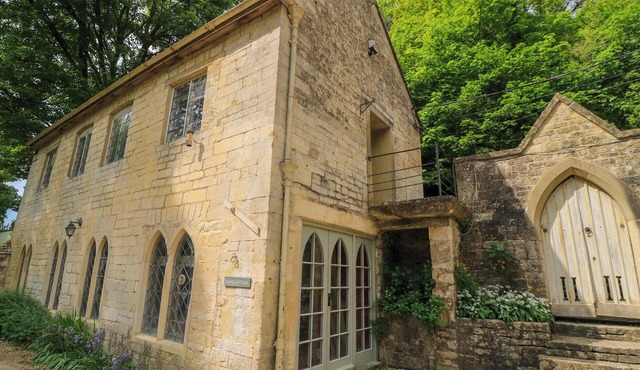 CHAPEL COTTAGE, pet friendly in Chalford, Gloucestershire