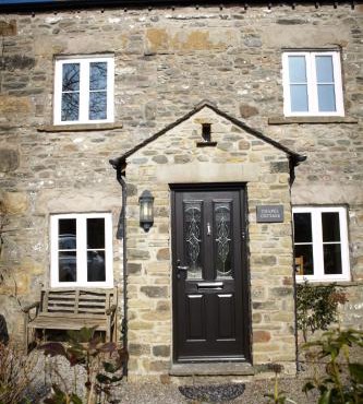 Chapel Cottage Set in a private courtyard in central location with 2 parking spaces