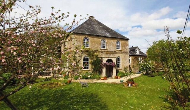 Chapel Cottage, spacious light and airy cottage in the Cotswolds AONB