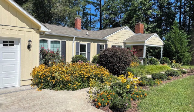 Chapel Hill, 3 br, 2 ba, 1 car garage, fenced yard, fully furnished, monthly.