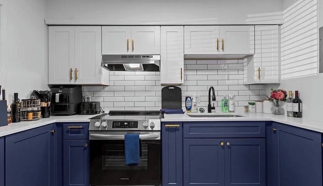 Chapel Hill condo near UNC & Shops