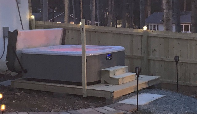 Chapel Hill/Durham Retreat w/ Hot tub, full body massage chair, fenced dog area.