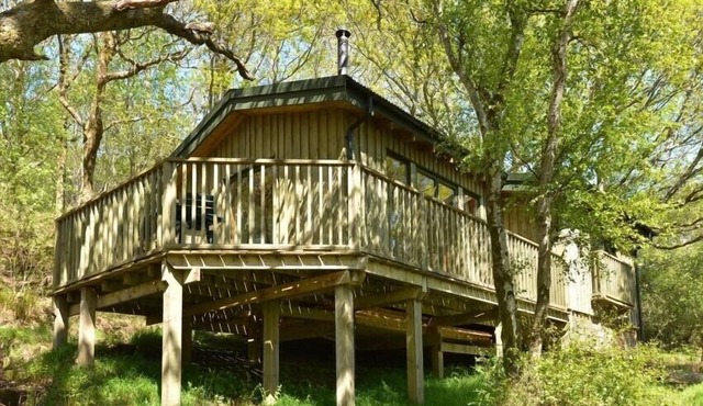 CHAPEL HOUSE, pet friendly, with open fire in Torridon