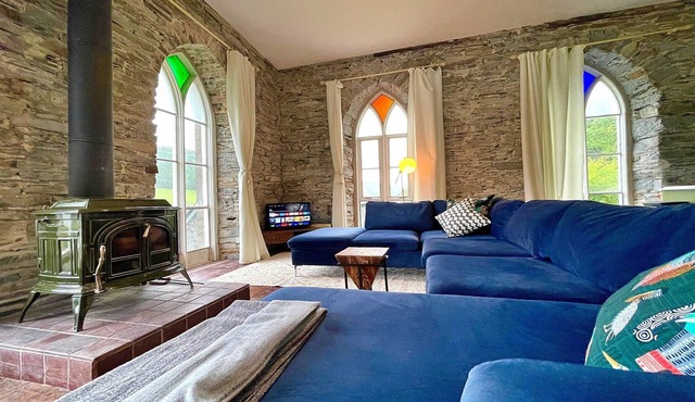 Chapel in Snowdonia with Hot Tub & Games Room