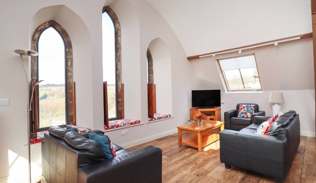 CHAPEL-ON-THE-HILL, family friendly, with a garden in Grosmont