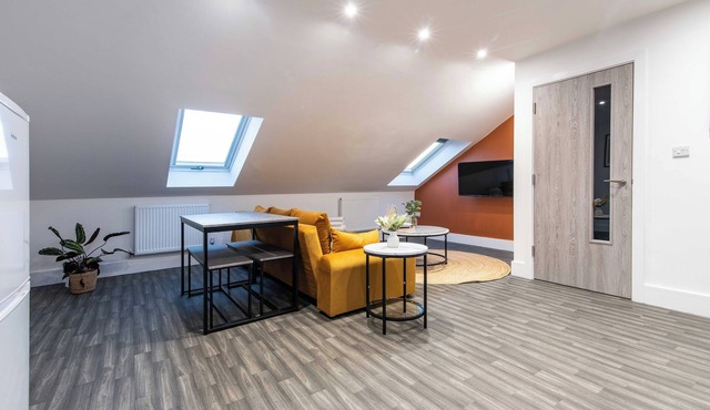 Chapel Street Flat 7 - Commuter-Friendly with Bus Access