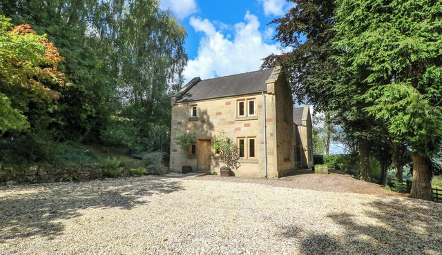 CHAPELFIELD, family friendly, character holiday cottage in Wirksworth