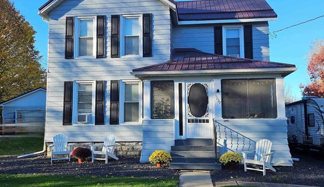 Chapland House 4 Bdrm Getaway in FLX Wine Country