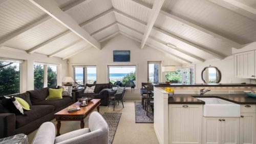 Chapman Cove by AvantStay Gorgeous Beach Bungalow w Sauna