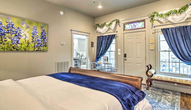 Chappell Hill Casita w/ Great Outdoor Space!