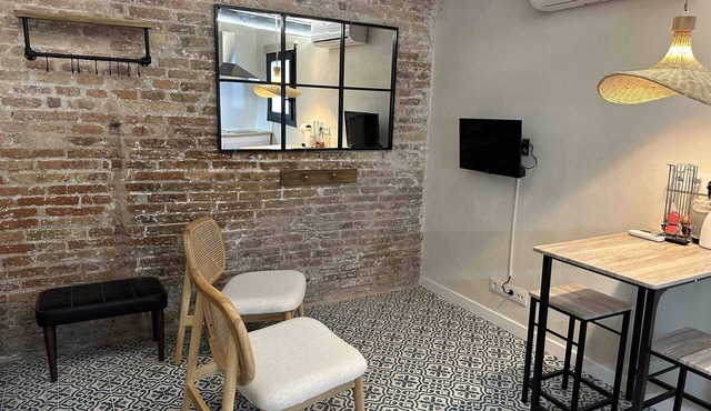 Charming Apartment With Patio & Pool