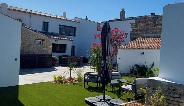 Charming Rhaetan house with all comforts near whale lighthouse and beaches