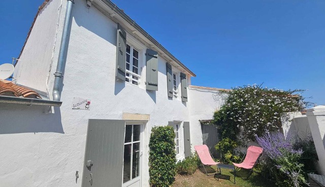 Charm and comfort in a renovated house rétaise