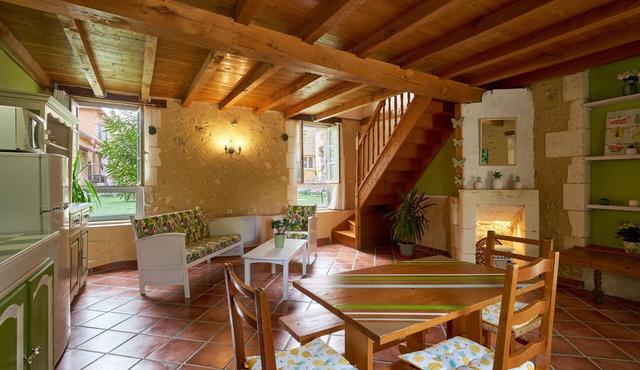 Charming Gîte "L'Atelier": Your Périgord Retreat with Shared Pool, Private Terrace & Wi-Fi
