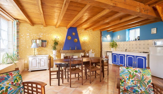 Charming Gîte 'La Bergerie' in Périgord – Shared Pool, Private Terrace, Wi-Fi