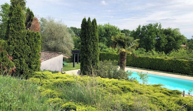 Charming house on large enclosed grounds 15 minutes from Saint-Emilion