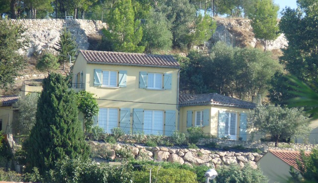 Character villa, privileged location in a Mediterranean village