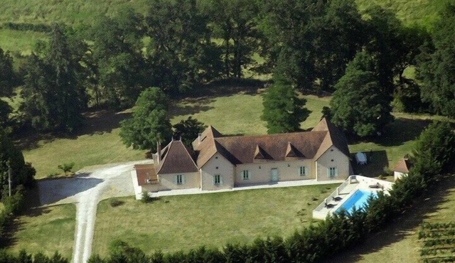 Character house in the Bordeaux vineyards