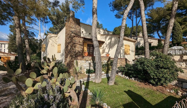 Character villa located 200 m from the beach