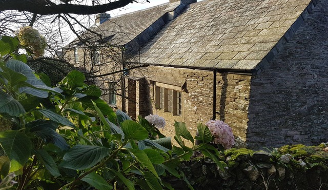 Character 14th Century Cottage nr Trebarwith Stand Beach, Sleeps 8 in 4 Bedrooms