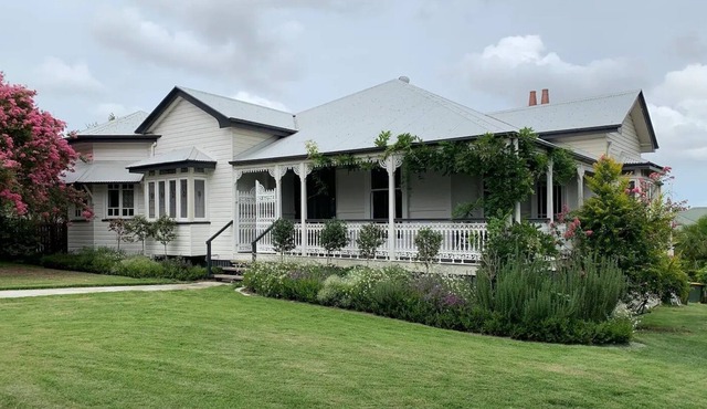 Character 4 Bed Home close to the City