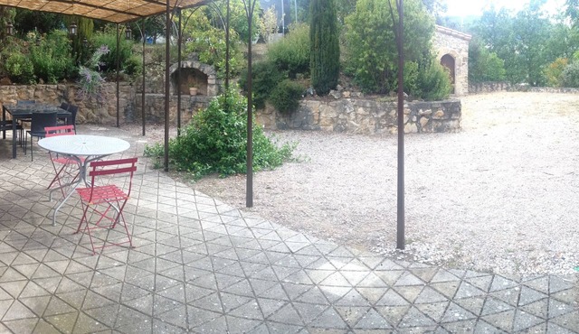 Character apartment in Millau Creissels overlooking the Viaduct
