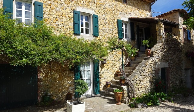 Character Cevennes farmhouse with private pool, quality service.