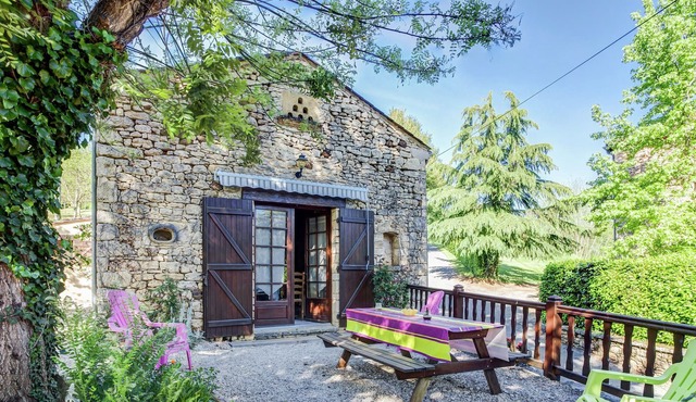 Character cottage in Prats-du-Périgord with lovely pool