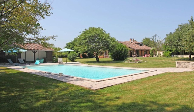 Character cottage, large garden and swimming pool, tranquility guaranteed