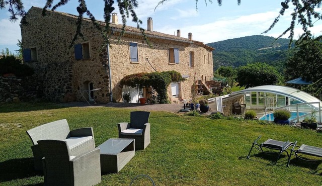 Character cottage in Haute Provence