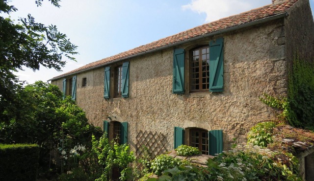 Character cottage in the heart of Rougiers de Camarès