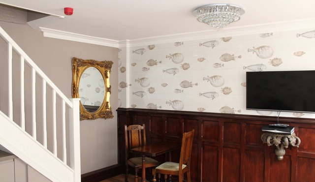 Character cottage in the heart of town