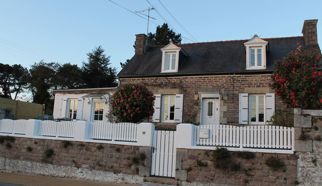 Character cottage, quiet, near GR34, WIFI