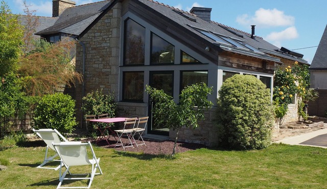 Character cottage, view of the Gulf of Morbihan, beach 150m, Vannes 10mn