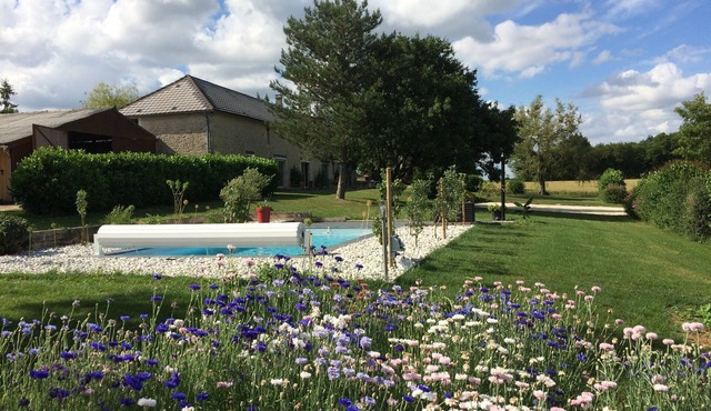 Character farmhouse of 250 m2, completely renovated for you.