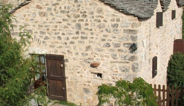 Characterful Cottage, exceptional view on Dourbie Valley, near Millau Viaduct