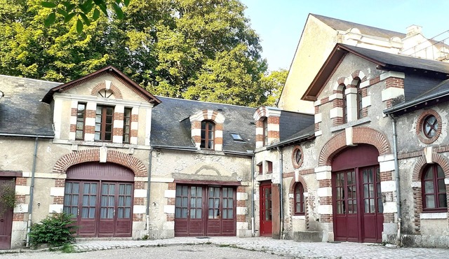 Character cottage (15 people) near Blois