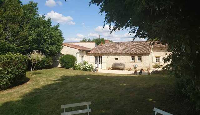 Character farmhouse, sleeps 6, all comforts, absolute peace and quiet
