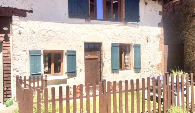 Character gîte with swimming pool - 2 bedrooms - Charente countryside