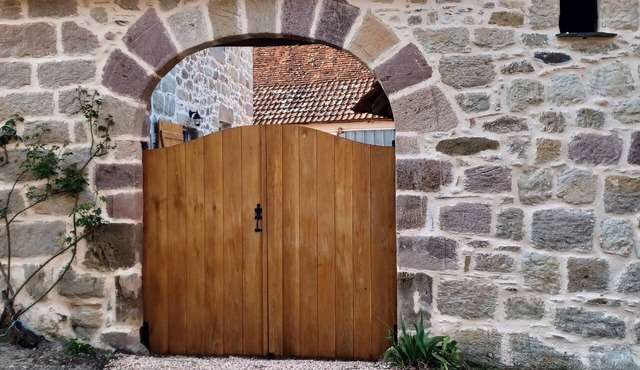 CHARACTER GITE FOR 10 PEOPLE