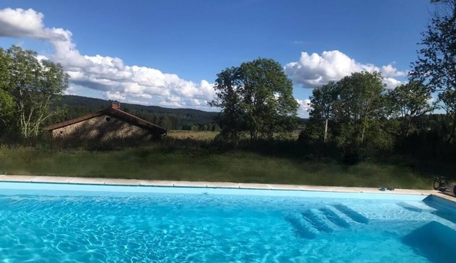 Character house with swimming pool in the heart of the Auvergne regional park.