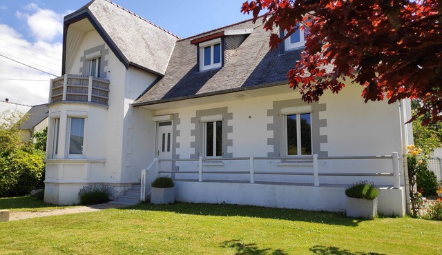 Character house for 6 people