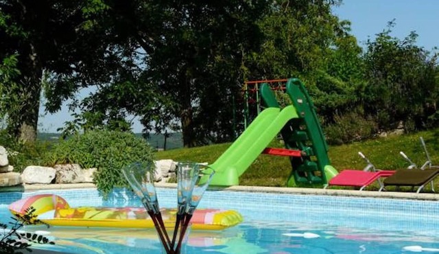 Character house with private pool.Sleeps 12 in the Lot valley.6 bedrooms