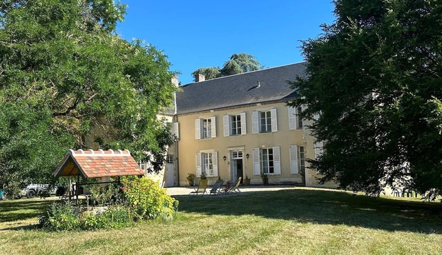 Character house and its park 12pers